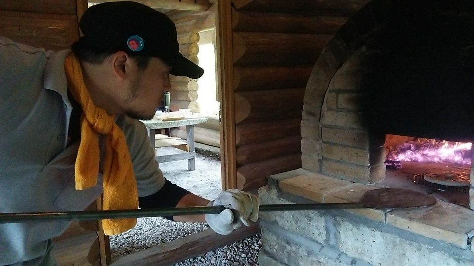 石窯 ダッチオーブン どちらで焼きますか 四万十流ピザ焼き 四万十町地域おこし協力隊